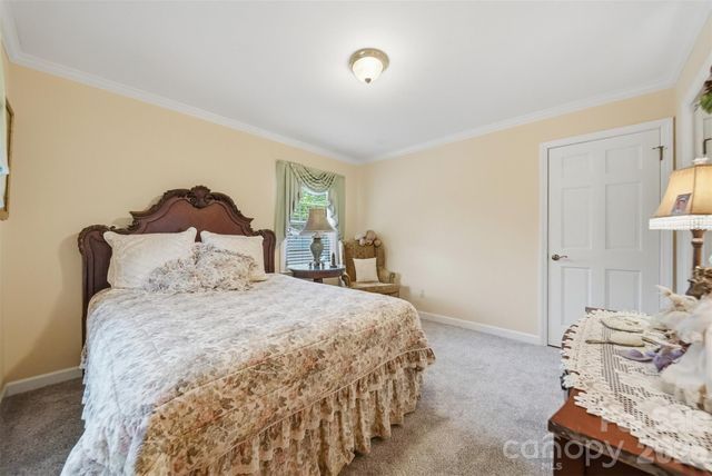1756 12th Street Drive NW, Hickory, NC 28601