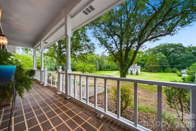 1756 12th Street Drive NW, Hickory, NC 28601