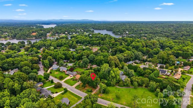 1756 12th Street Drive NW, Hickory, NC 28601
