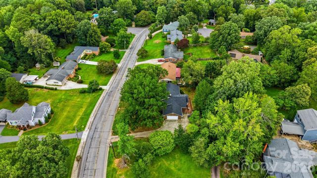 1756 12th Street Drive NW, Hickory, NC 28601