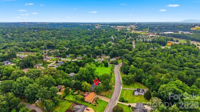 1756 12th Street Drive NW, Hickory, NC 28601