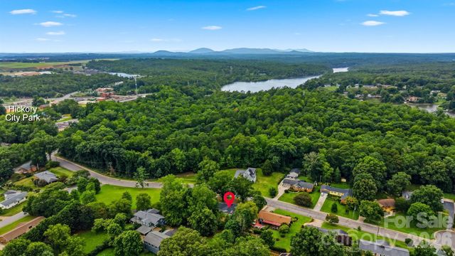 1756 12th Street Drive NW, Hickory, NC 28601