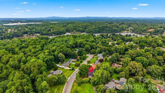 1756 12th Street Drive NW, Hickory, NC 28601