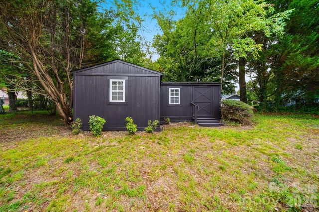 1756 12th Street Drive NW, Hickory, NC 28601