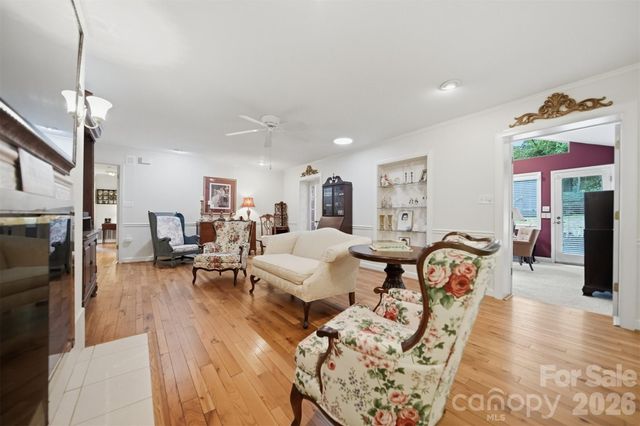 1756 12th Street Drive NW, Hickory, NC 28601