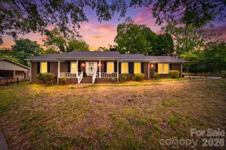 1756 12th Street Drive NW, Hickory, NC 28601