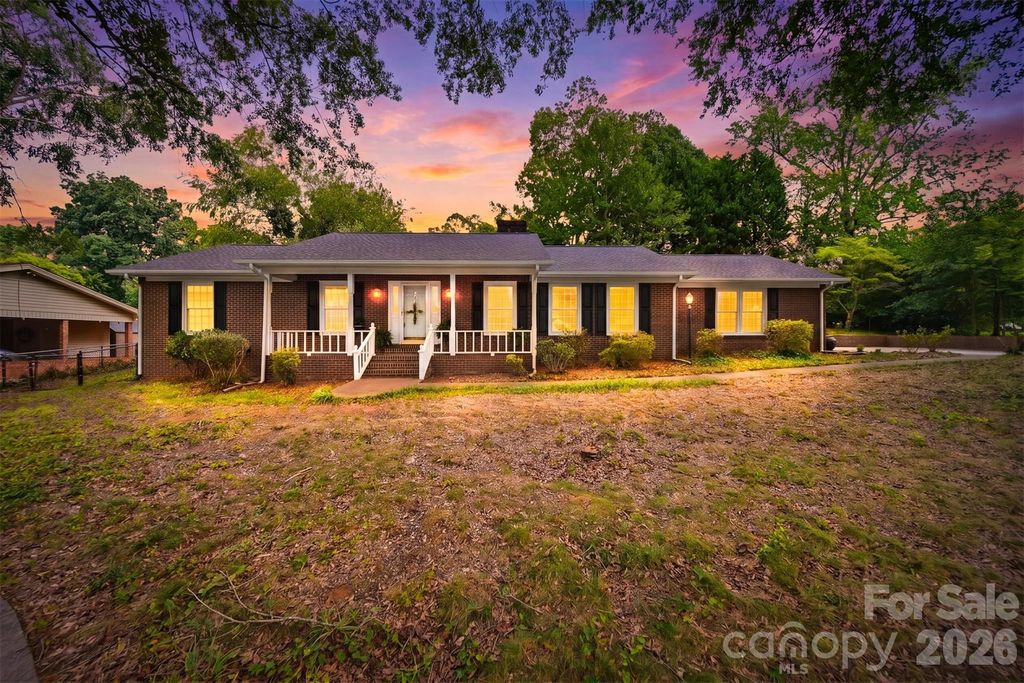 1756 12th Street Drive NW, Hickory, NC 28601
