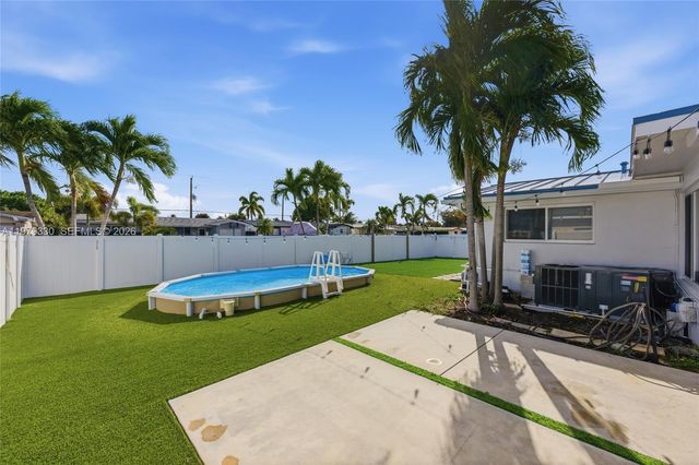 1101 NW 86th Terrace, Pembroke Pines, FL 33024