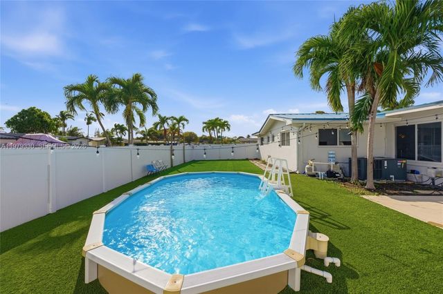 1101 NW 86th Terrace, Pembroke Pines, FL 33024