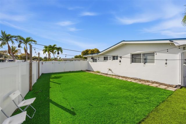 1101 NW 86th Terrace, Pembroke Pines, FL 33024