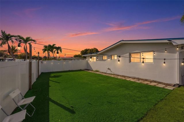 1101 NW 86th Terrace, Pembroke Pines, FL 33024
