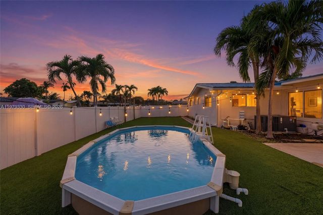 1101 NW 86th Terrace, Pembroke Pines, FL 33024