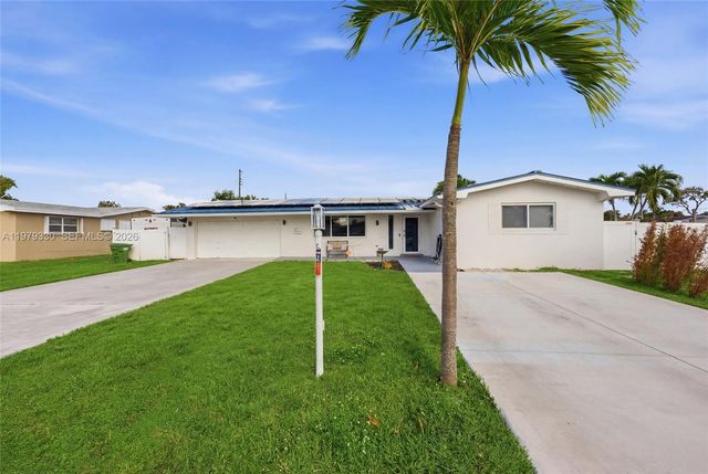 1101 NW 86th Terrace, Pembroke Pines, FL 33024