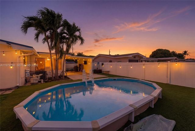 1101 NW 86th Terrace, Pembroke Pines, FL 33024
