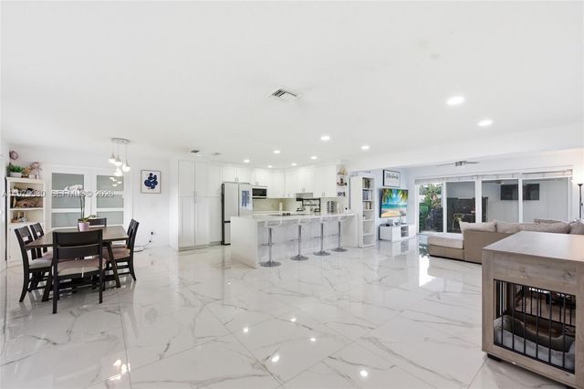 1101 NW 86th Terrace, Pembroke Pines, FL 33024