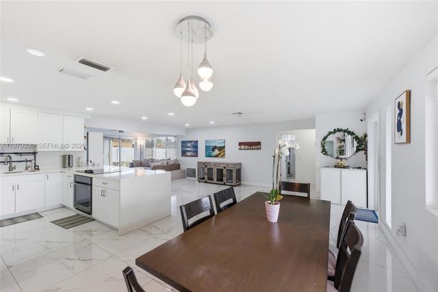 1101 NW 86th Terrace, Pembroke Pines, FL 33024