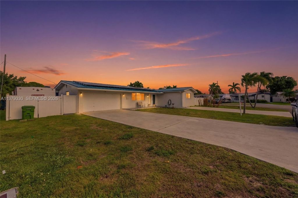 1101 NW 86th Terrace, Pembroke Pines, FL 33024