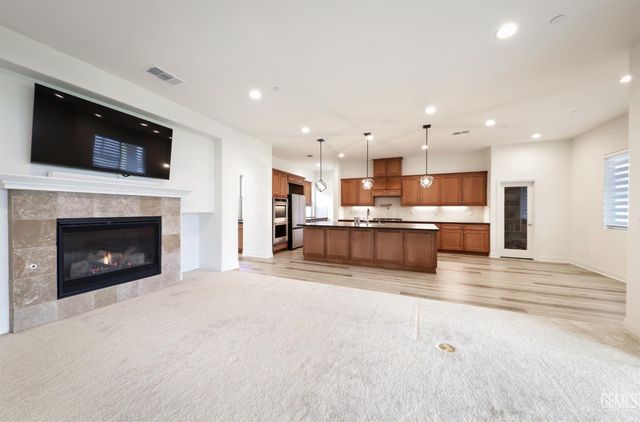12531 Fairlawn Dr, Bakersfield, CA 93311