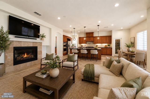 12531 Fairlawn Dr, Bakersfield, CA 93311