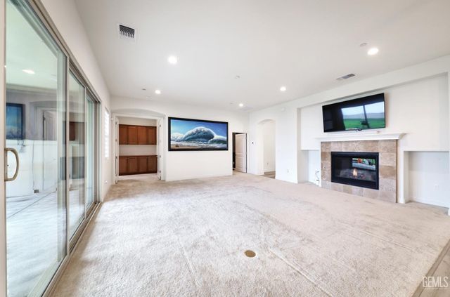 12531 Fairlawn Dr, Bakersfield, CA 93311