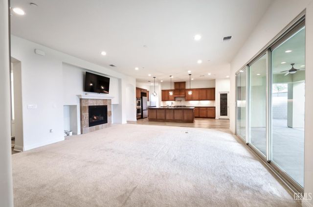12531 Fairlawn Dr, Bakersfield, CA 93311