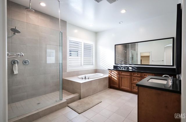 12531 Fairlawn Dr, Bakersfield, CA 93311