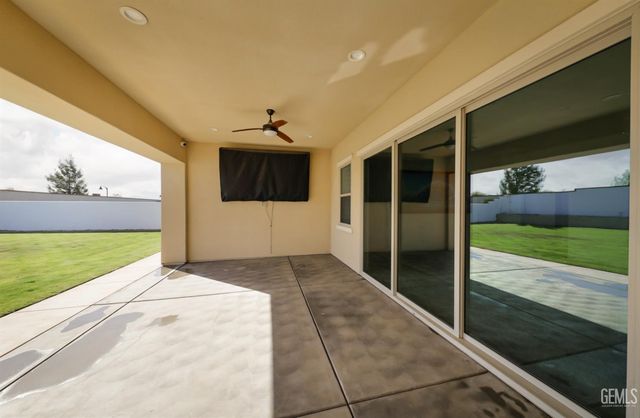 12531 Fairlawn Dr, Bakersfield, CA 93311