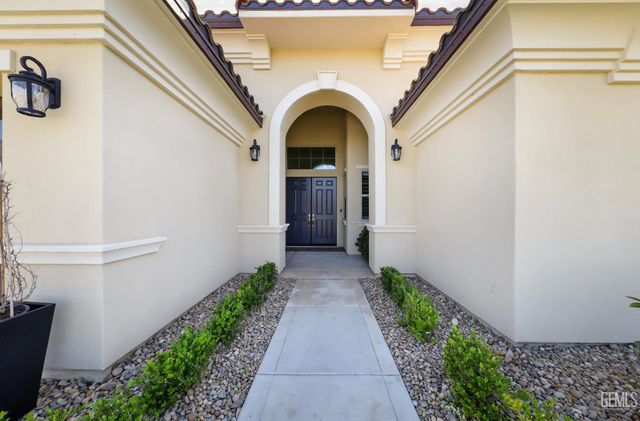 12531 Fairlawn Dr, Bakersfield, CA 93311