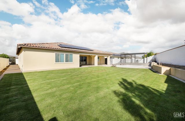 12531 Fairlawn Dr, Bakersfield, CA 93311