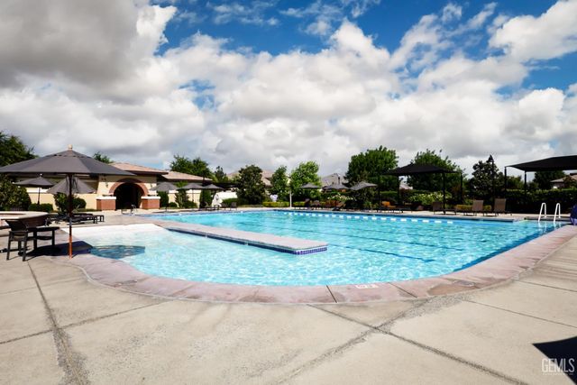 12531 Fairlawn Dr, Bakersfield, CA 93311