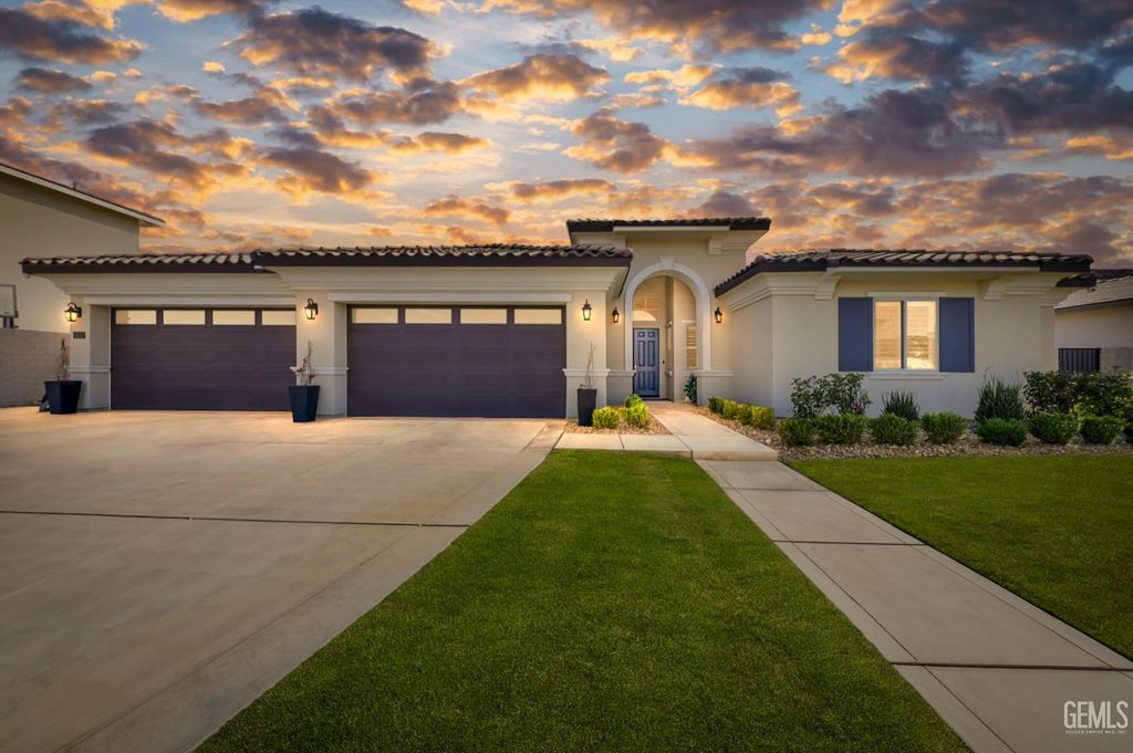 12531 Fairlawn Dr, Bakersfield, CA 93311