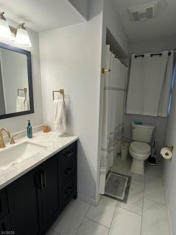 832 Lafayette Ave, Hawthorne Boro, NJ 07506