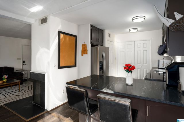 200 E Green Unit 200, Vestavia Hills, AL 35243