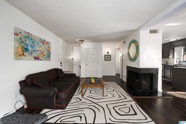 200 E Green Unit 200, Vestavia Hills, AL 35243