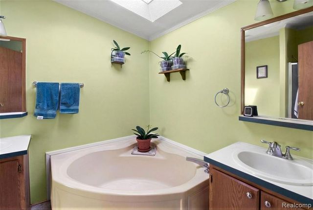 5317 Bart, Casco, MI 48064