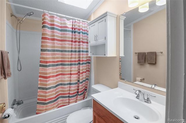 5317 Bart, Casco, MI 48064