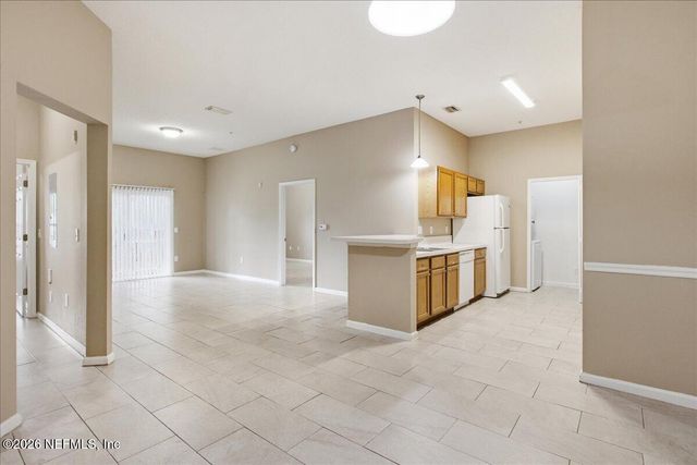 6100 MAGGIES Circle 104, Jacksonville, FL 32244