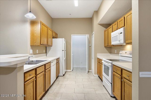 6100 MAGGIES Circle 104, Jacksonville, FL 32244