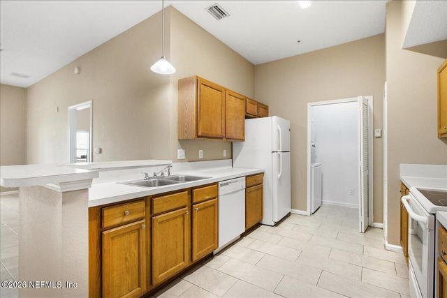 6100 MAGGIES Circle 104, Jacksonville, FL 32244