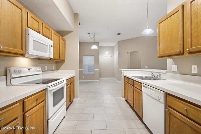 6100 MAGGIES Circle 104, Jacksonville, FL 32244