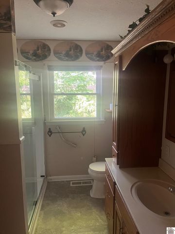 143 Holmes Drive, Paducah, KY 42003