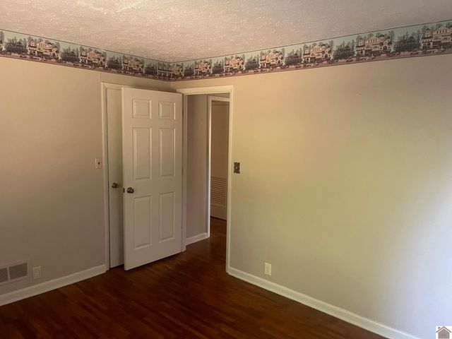 143 Holmes Drive, Paducah, KY 42003