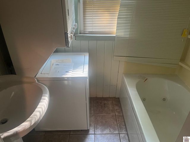 143 Holmes Drive, Paducah, KY 42003