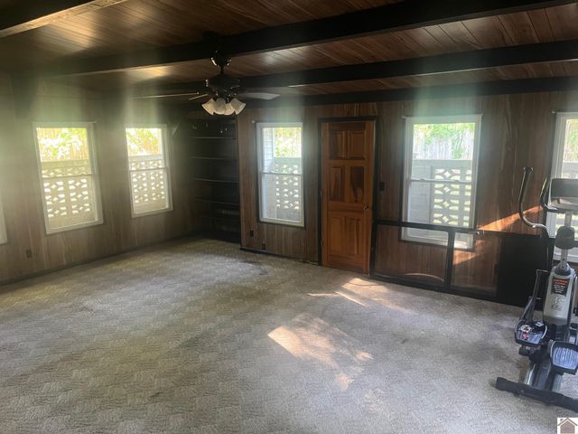 143 Holmes Drive, Paducah, KY 42003