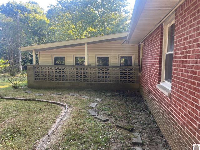 143 Holmes Drive, Paducah, KY 42003