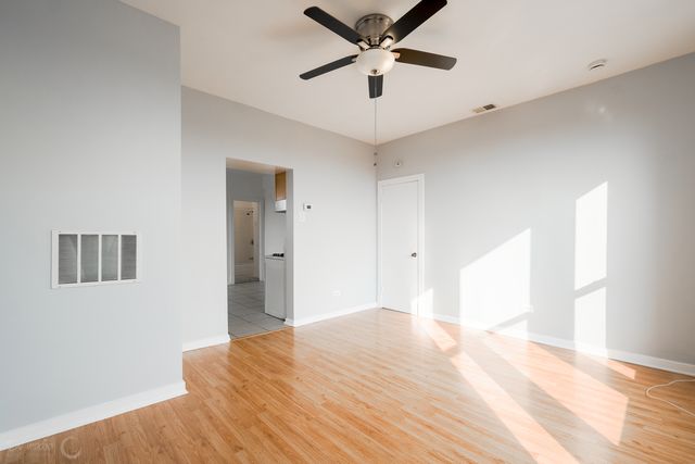 2418 N Clybourn Avenue 2F, Chicago, IL 60614