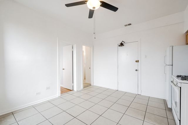 2418 N Clybourn Avenue 2F, Chicago, IL 60614