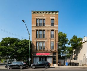 2418 N Clybourn Avenue 2F, Chicago, IL 60614