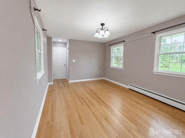 580 Village Road W, West Windsor, NJ 08550