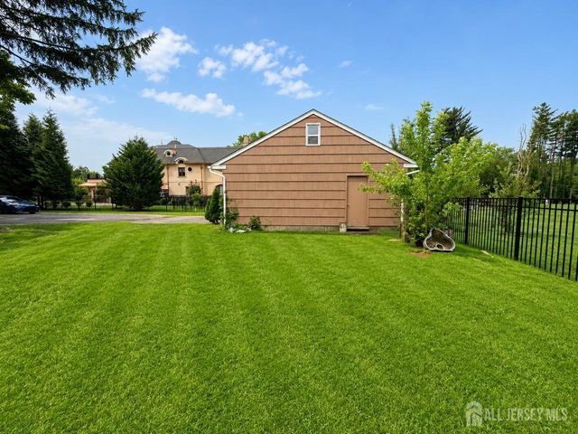 580 Village Road W, West Windsor, NJ 08550